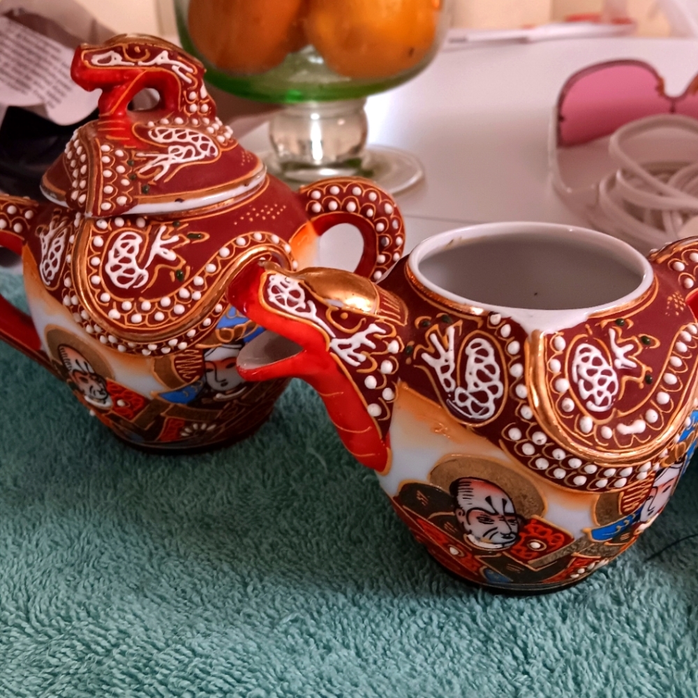 Japanese creamer and sugar dragan